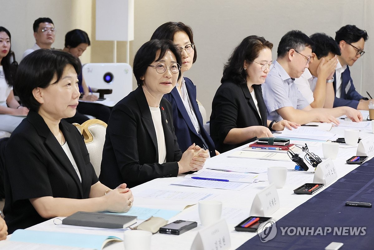 장기요양보험료 올해 동결, 내년에는?…복지부 "9월 이후 결정"