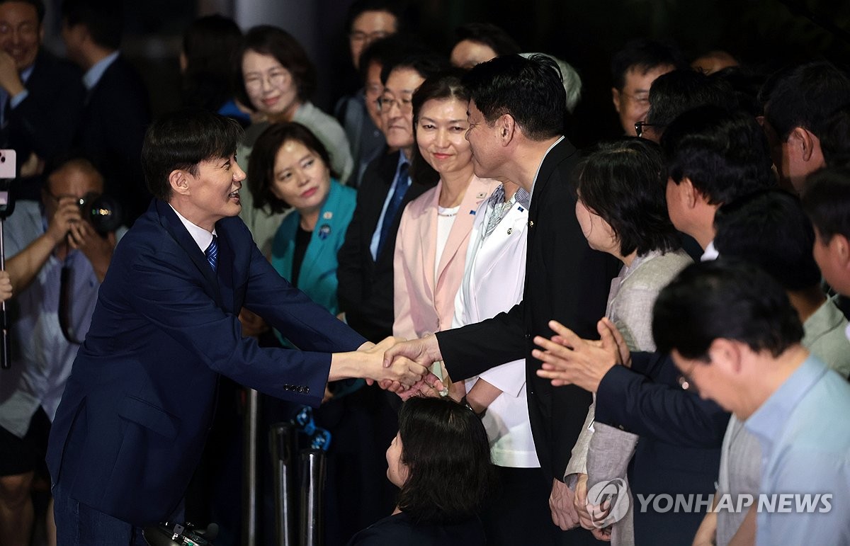 조국, 특별사면 출소 첫날 SNS에 찌개 끓는 영상…"가족 식사"