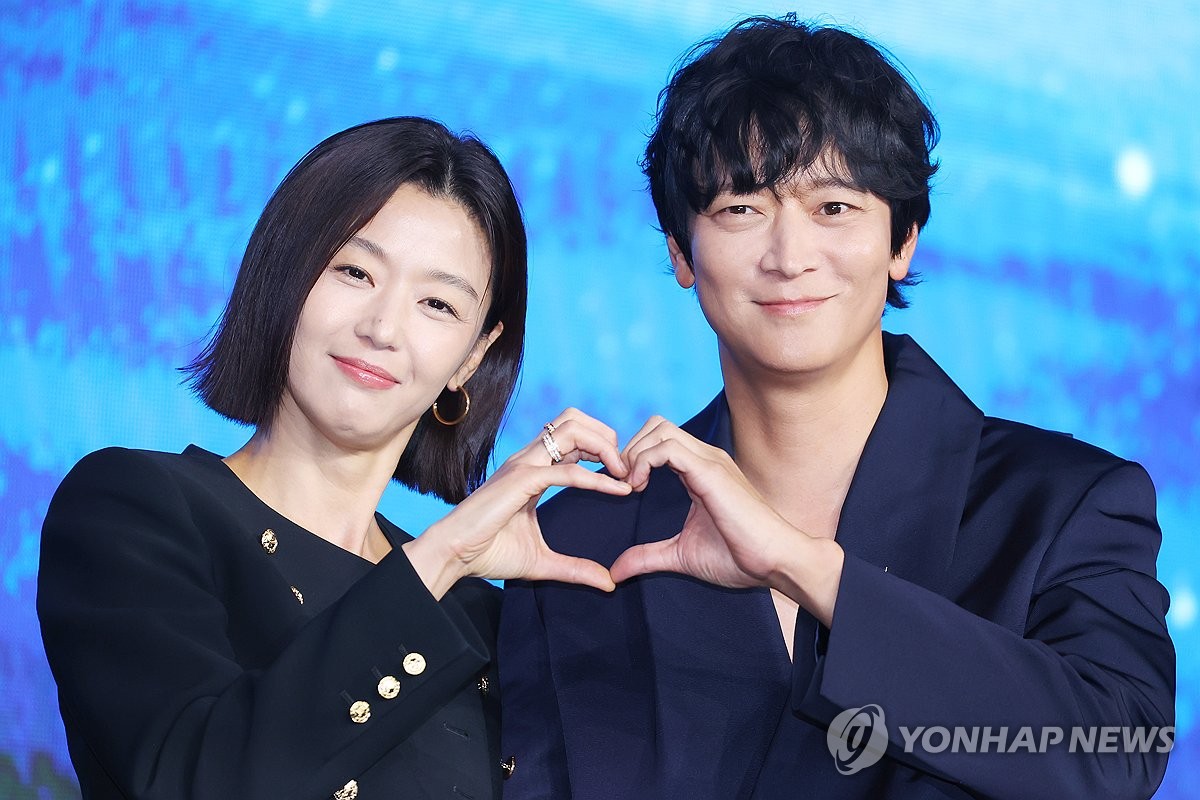 '북극성' 전지현 강동원과 첫 만남…전에 없던 어른연기 했죠