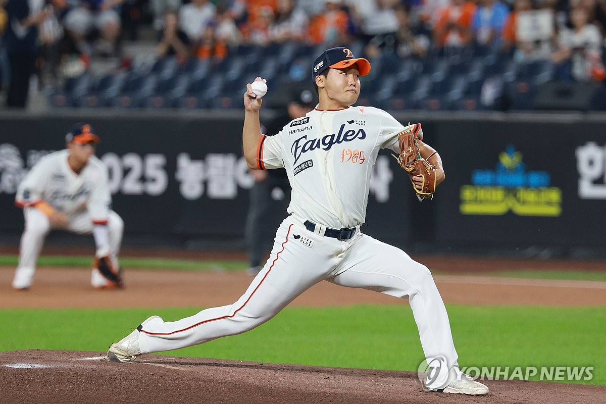 역투하는 한화 선발투수 정우주