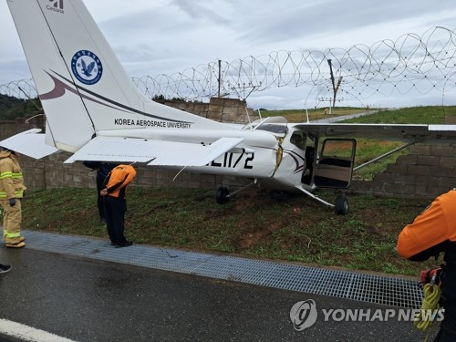 Light plane crash-lands in Uljin