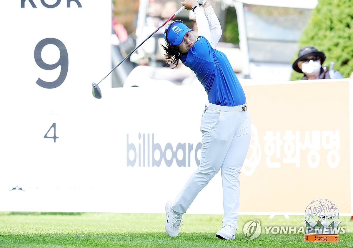 최혜진, LPGA 메이뱅크 3R 선두 질주 우승한 적 없어서 긴장돼