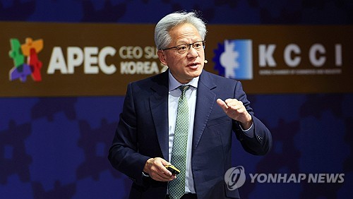 (LEAD) [APEC 2025] S. Korea has potential to become global leader in physical AI: Nvidia CEO