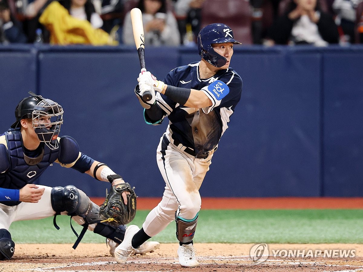 '톱타자 신민재' 발견에 이재원 홈런까지…대표팀 타선 터졌다