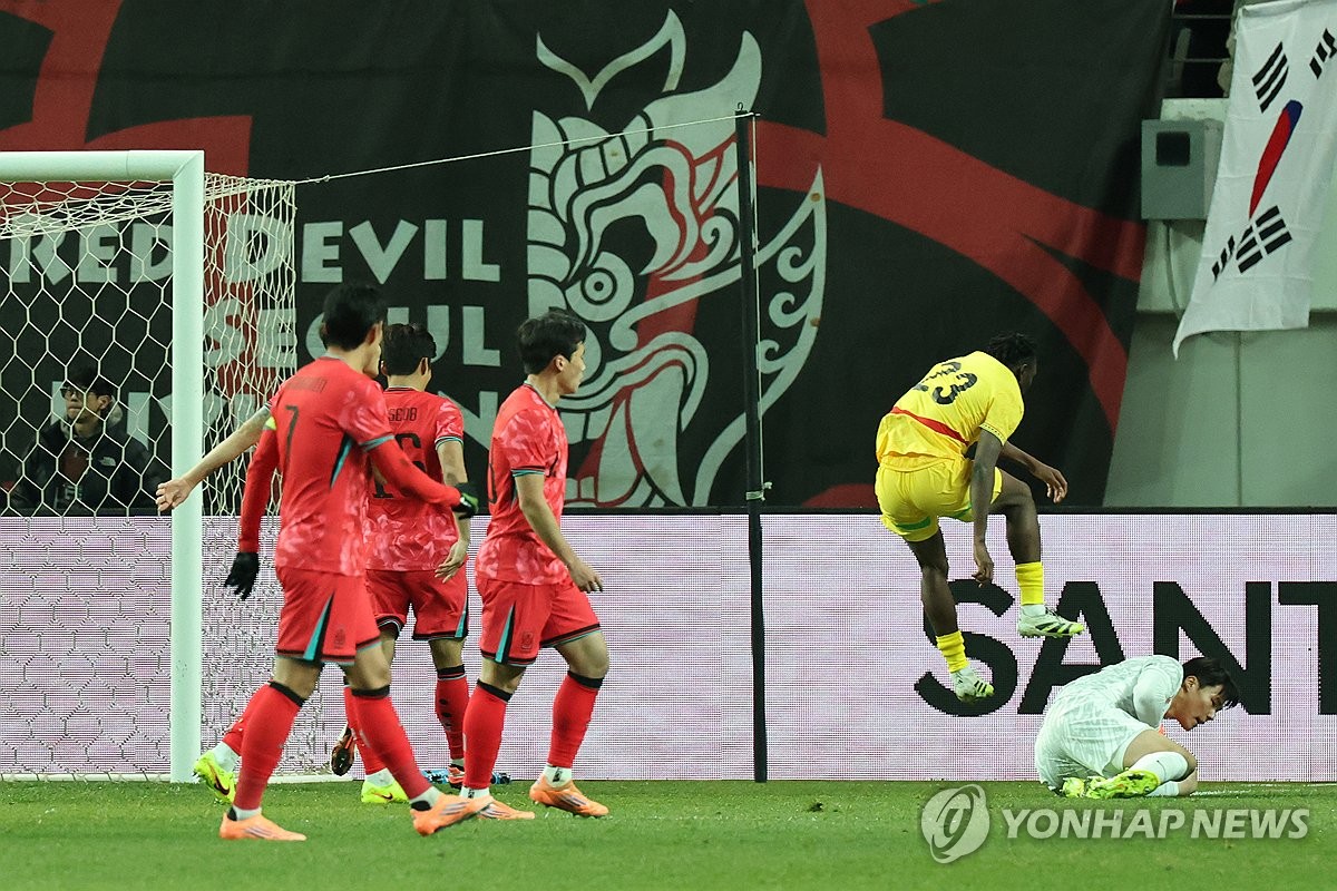 안전하게 공 지켜내는 송범근