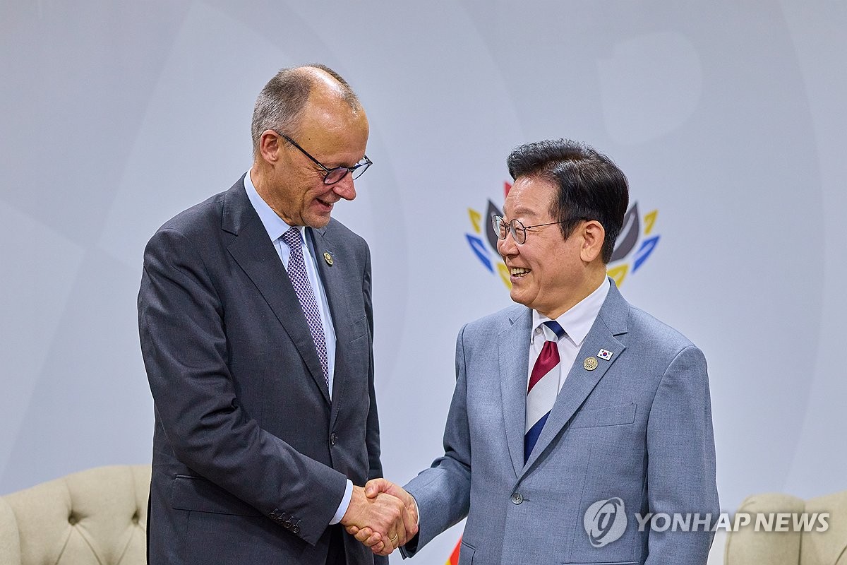 (2nd LD) Lee asks Chancellor Merz to share Germany's reunification experience