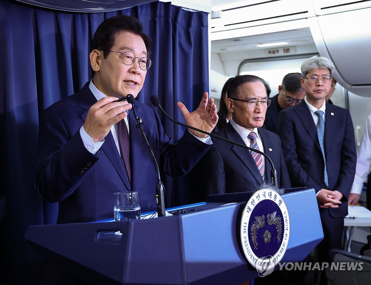 (LEAD) Lee warns of risks of accidental clash with N. Korea, vows efforts to resume dialogue