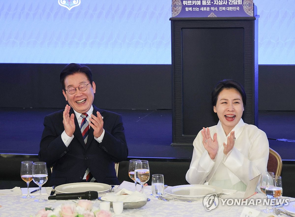 튀르키예 동포·지상사 간담회 참석한 이재명 대통령 부부