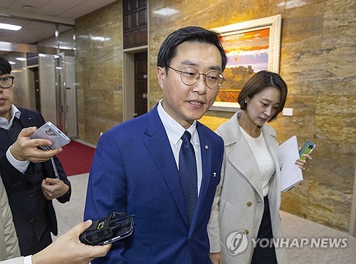 경찰, 장경태 성추행 의혹 영상 확보…동석자 조사 조율 중