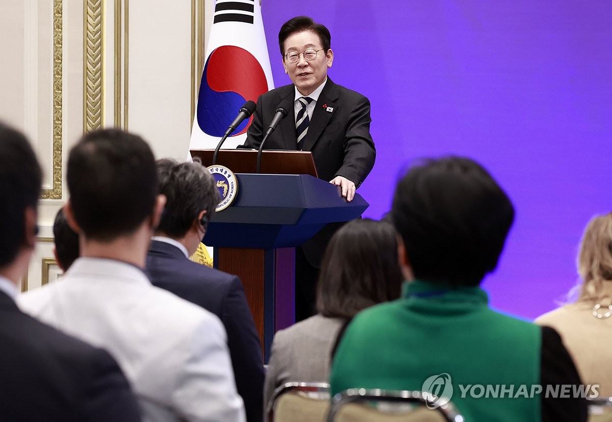 Lee says S. Korea could play mediating role, where possible, in China-Japan dispute