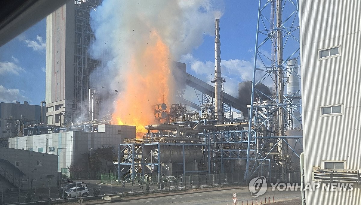 태안화력발전소 폭발음과 함께 발생한 화재 현장