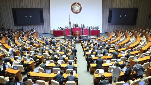 한국당 불참...80일 만에 열린 국회 본회의