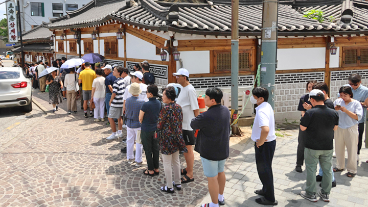 '오늘은 초복'…인산인해 이룬 서울 삼계탕집