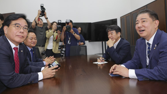 회동하는 김병기-송언석 원내대표…추경안 관련 논의