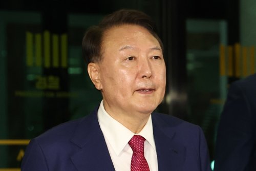 "총은 경호관이 경찰보다 훨씬 잘 쏜다"…尹 구속영장 혐의 보니