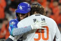 한화 폰세·삼성 디아즈, 경기 중 서로 사과…매너도 MVP급