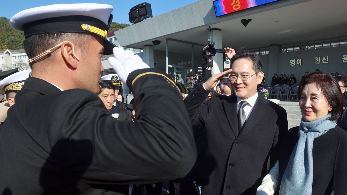 '수고했다'…이재용 회장, 장남 이지호 임관식 참석 